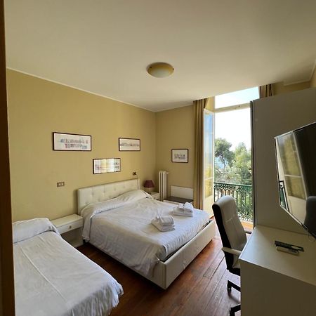 Hotel Petit Royal Ospedaletti Buitenkant foto