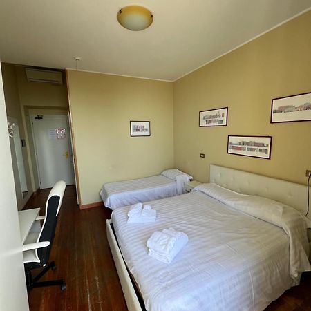 Hotel Petit Royal Ospedaletti Buitenkant foto