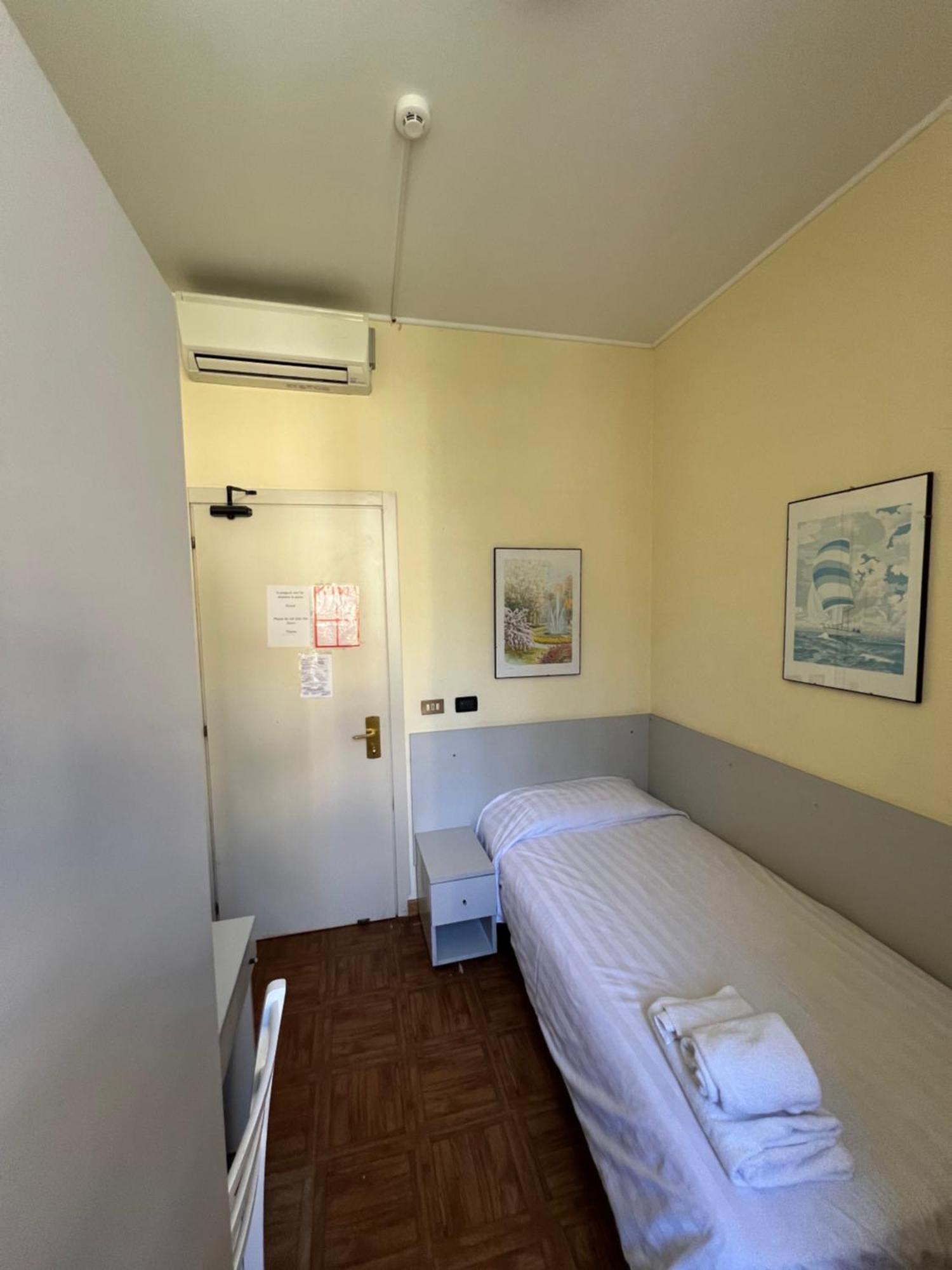 Hotel Petit Royal Ospedaletti Buitenkant foto