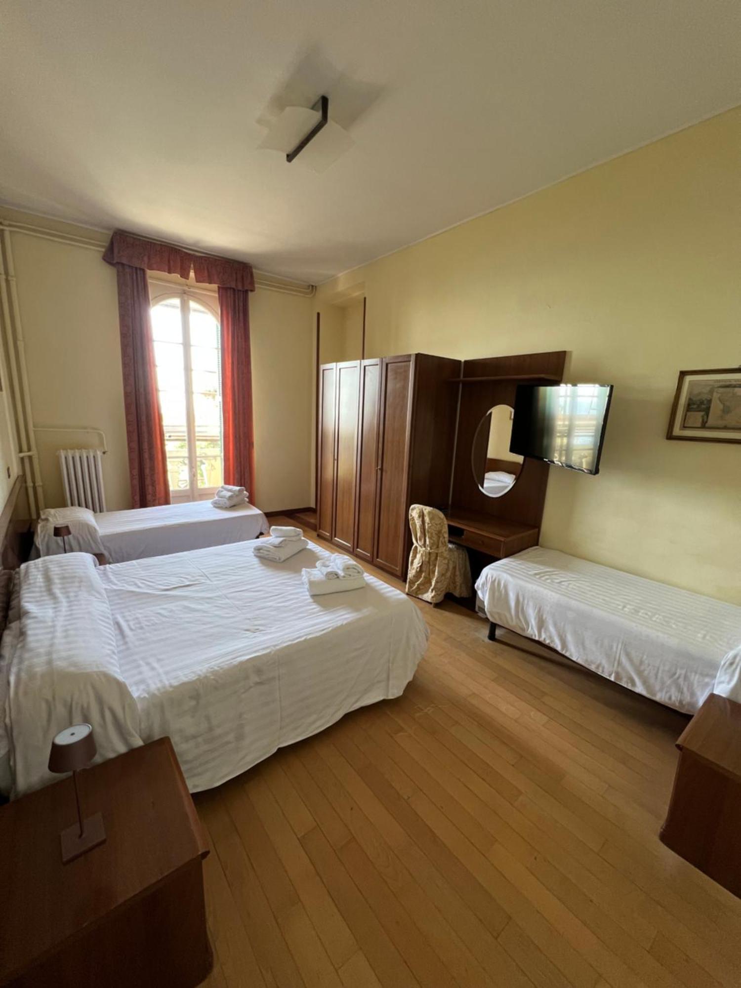 Hotel Petit Royal Ospedaletti Buitenkant foto