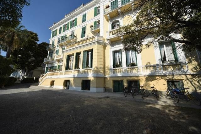 Hotel Petit Royal Ospedaletti Buitenkant foto