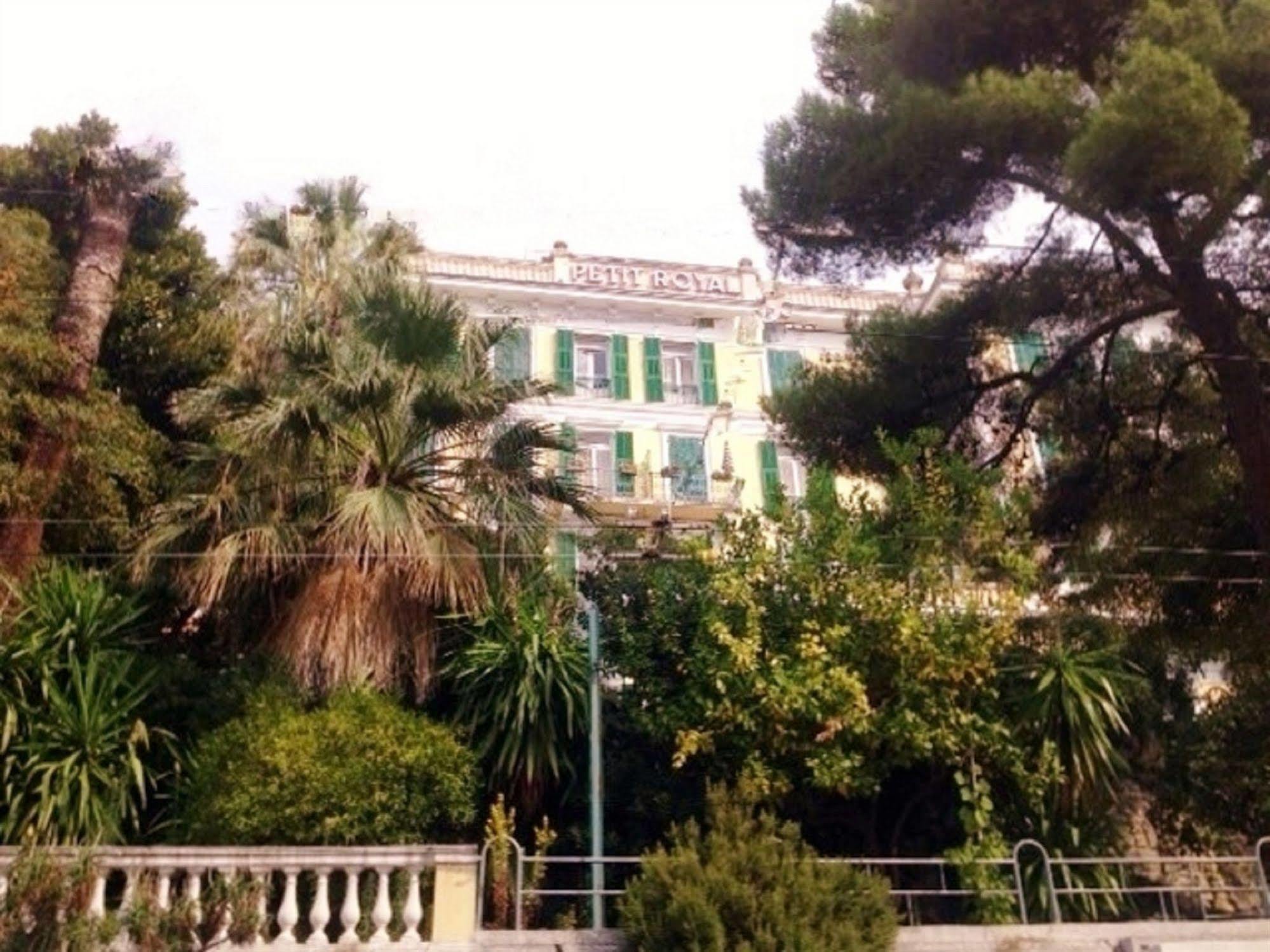 Hotel Petit Royal Ospedaletti Buitenkant foto